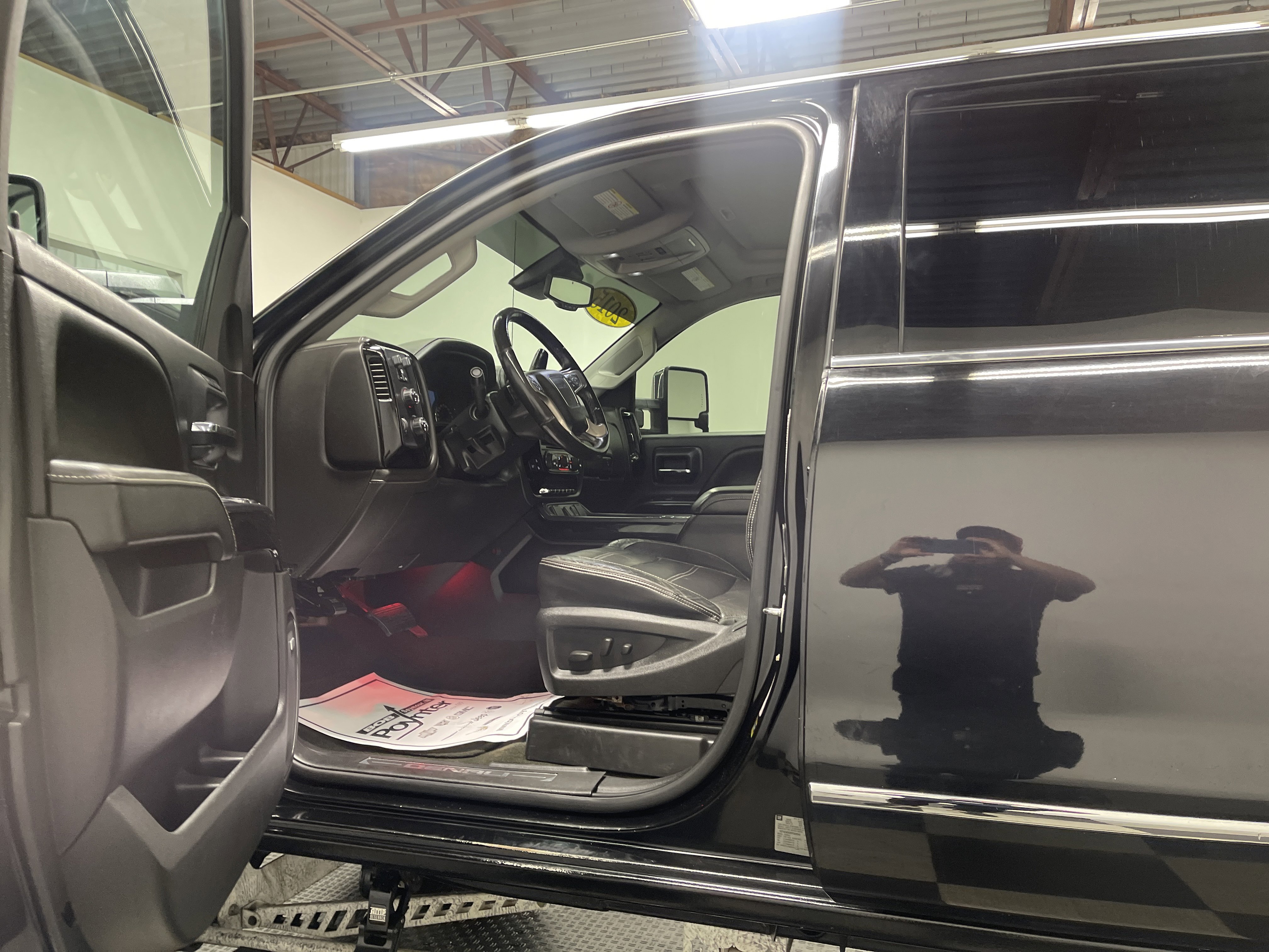 Used 2015 GMC Sierra 3500 Denali w/ Duramax Plus Package image 9