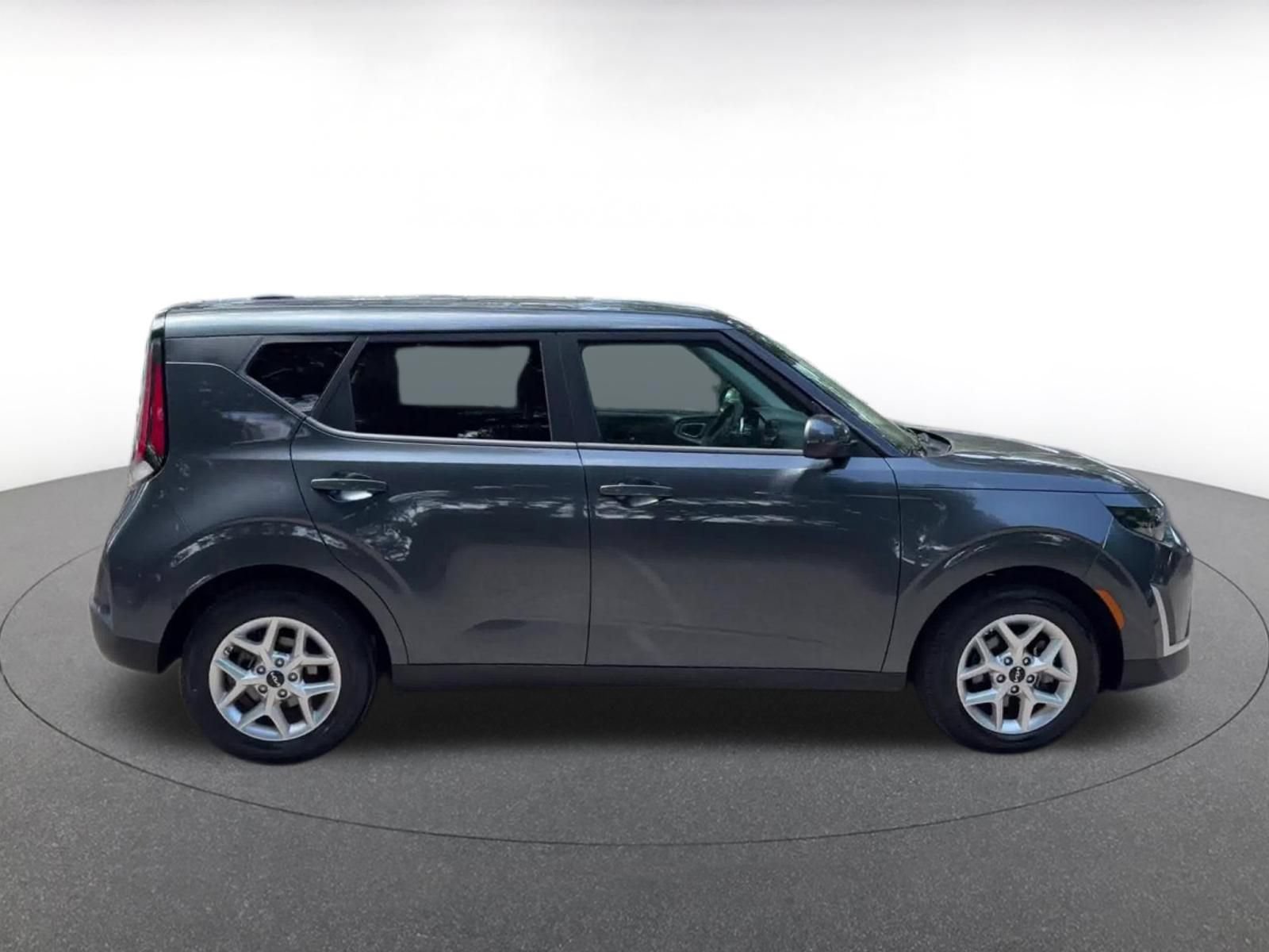 Used 2025 Kia Soul LX w/ LX Technology Package FWD image 15