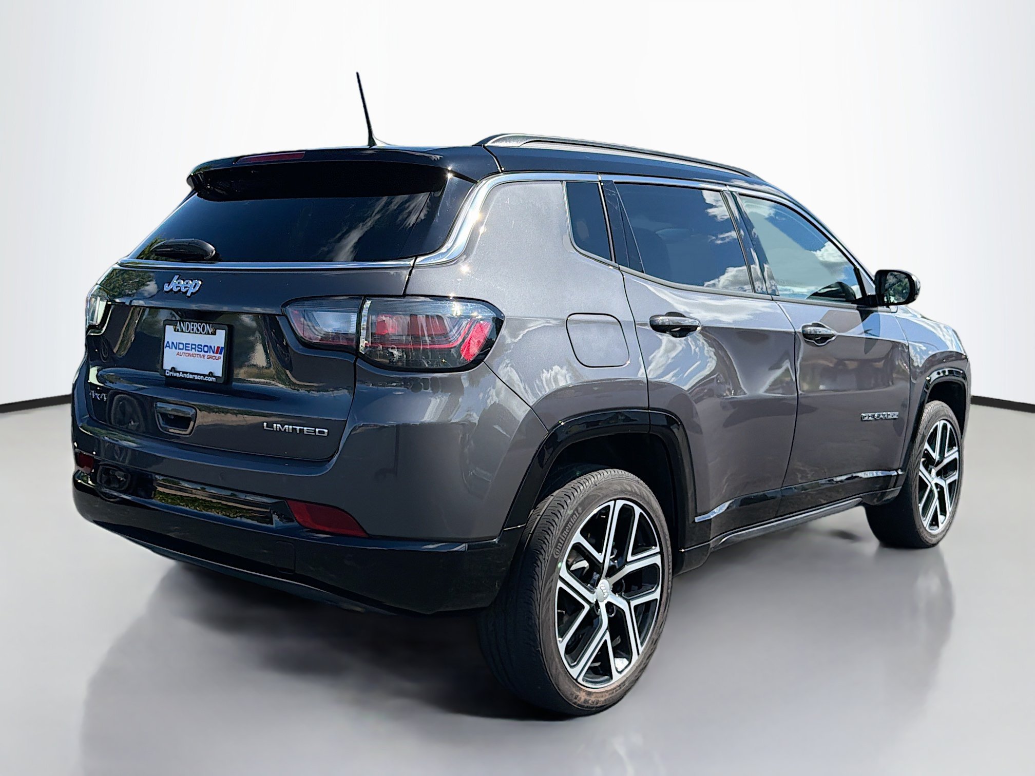 Used 2024 Jeep Compass Limited w/ Elite Group AWD/4WD image 2