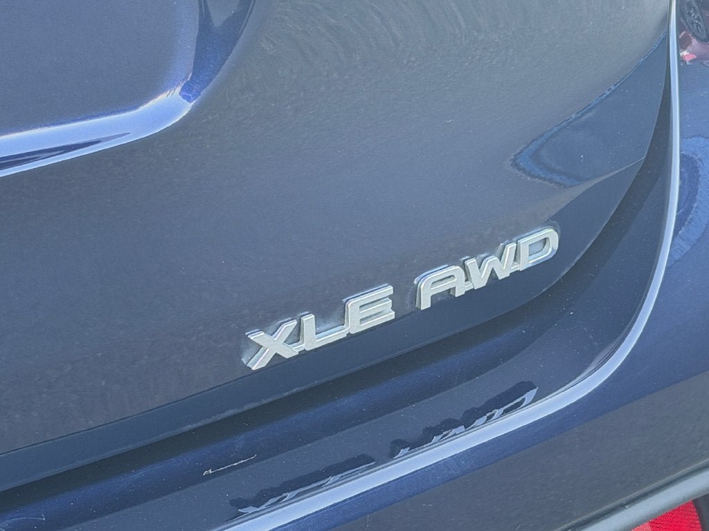 Used 2021 Toyota Highlander XLE AWD/4WD image 36