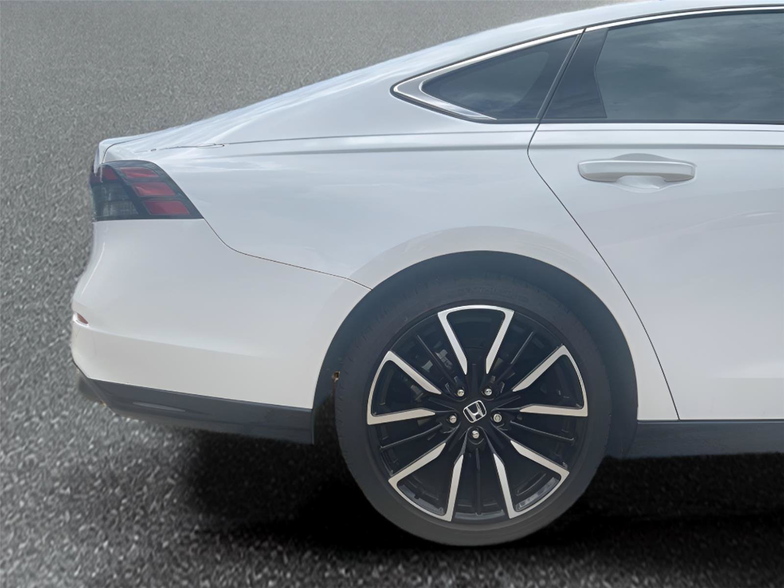 Used 2025 Honda Accord Touring image 8