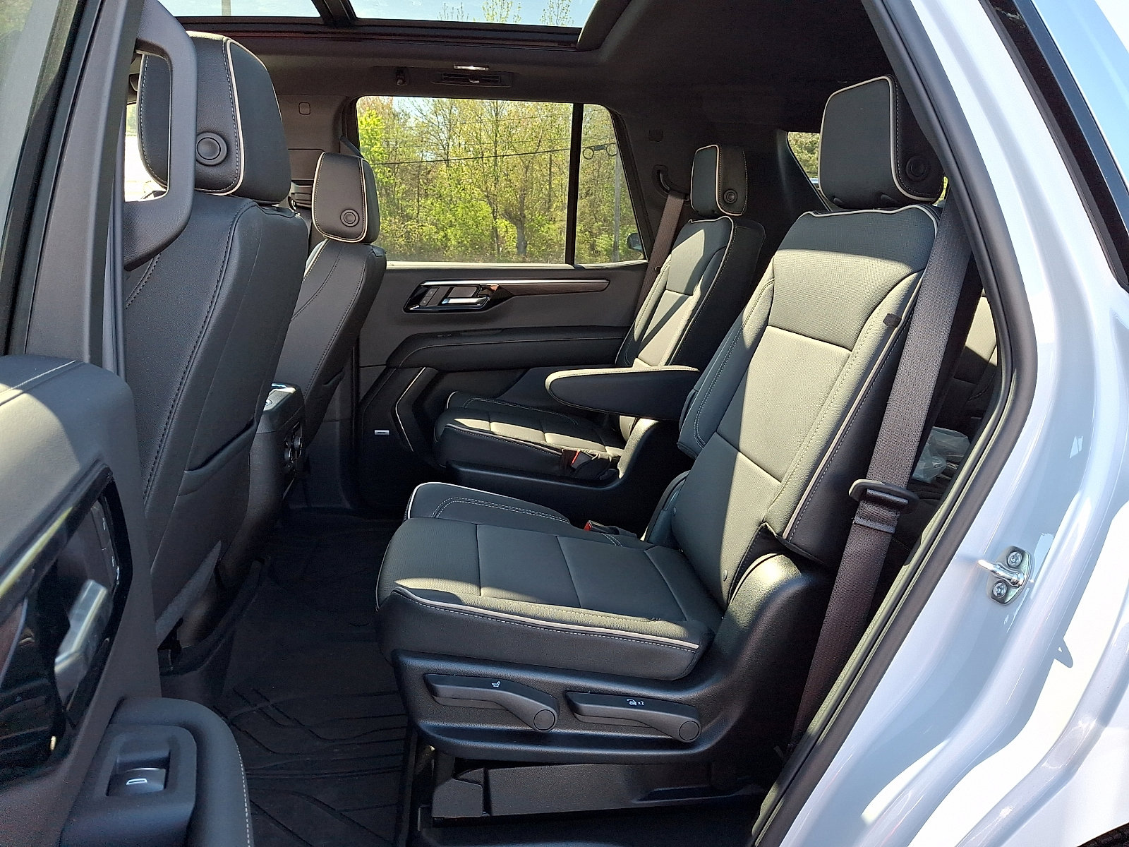 New 2026 Chevrolet Tahoe Premier w/ Sun And Tow Package AWD/4WD image 8
