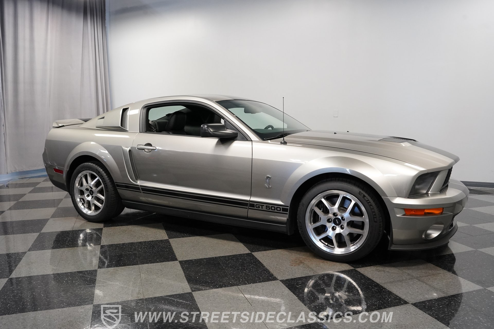 Used 2009 Ford Mustang Shelby GT500 RWD image 16