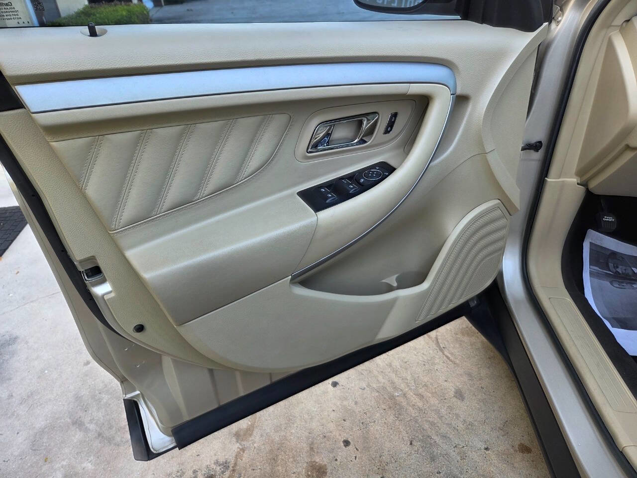 Used 2018 Ford Taurus SE FWD image 7