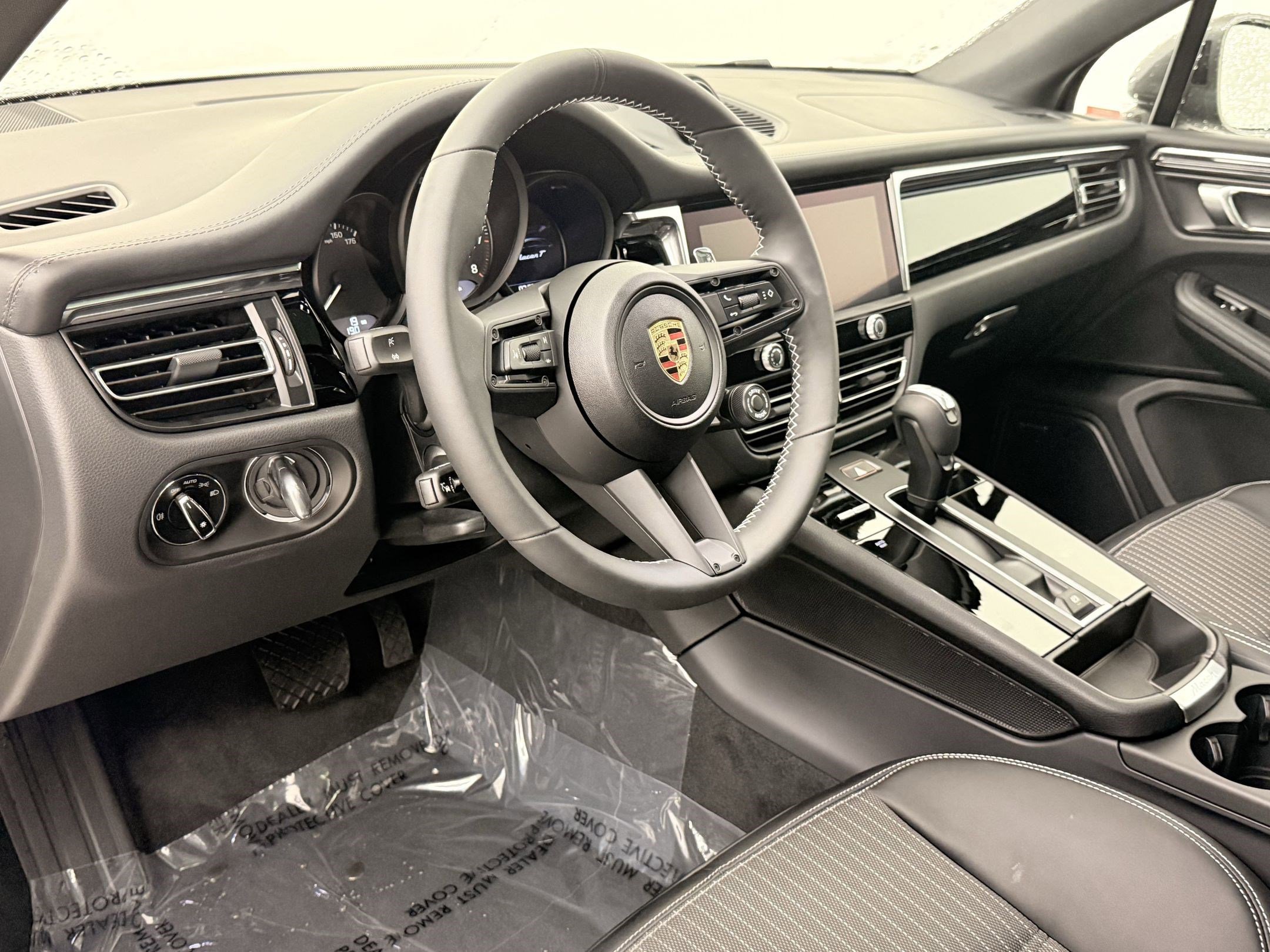 Used 2025 Porsche Macan image 4
