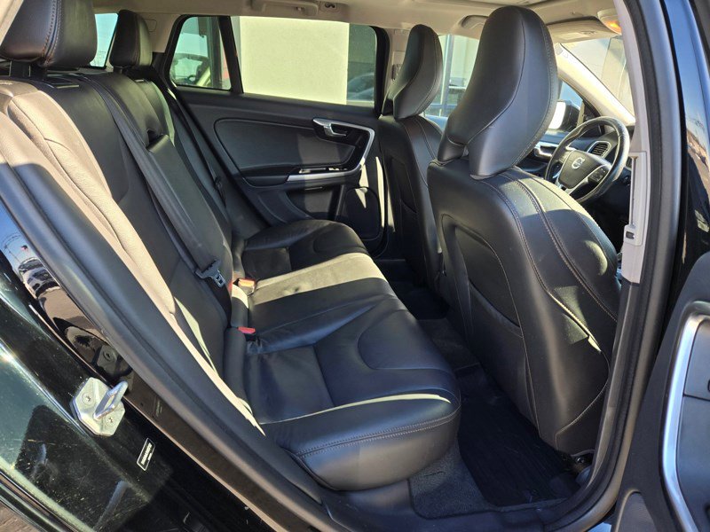 Used 2017 Volvo V60 T5 Cross Country w/ Convenience Package image 11