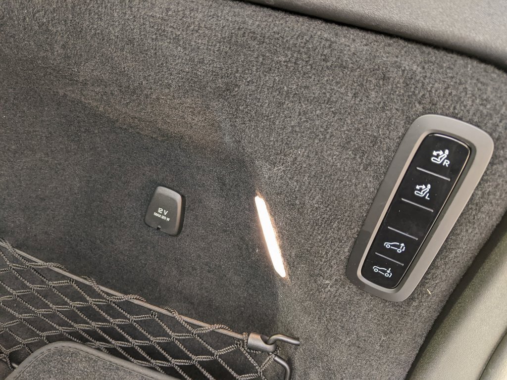 Certified 2025 Volvo EX90 Ultra image 28