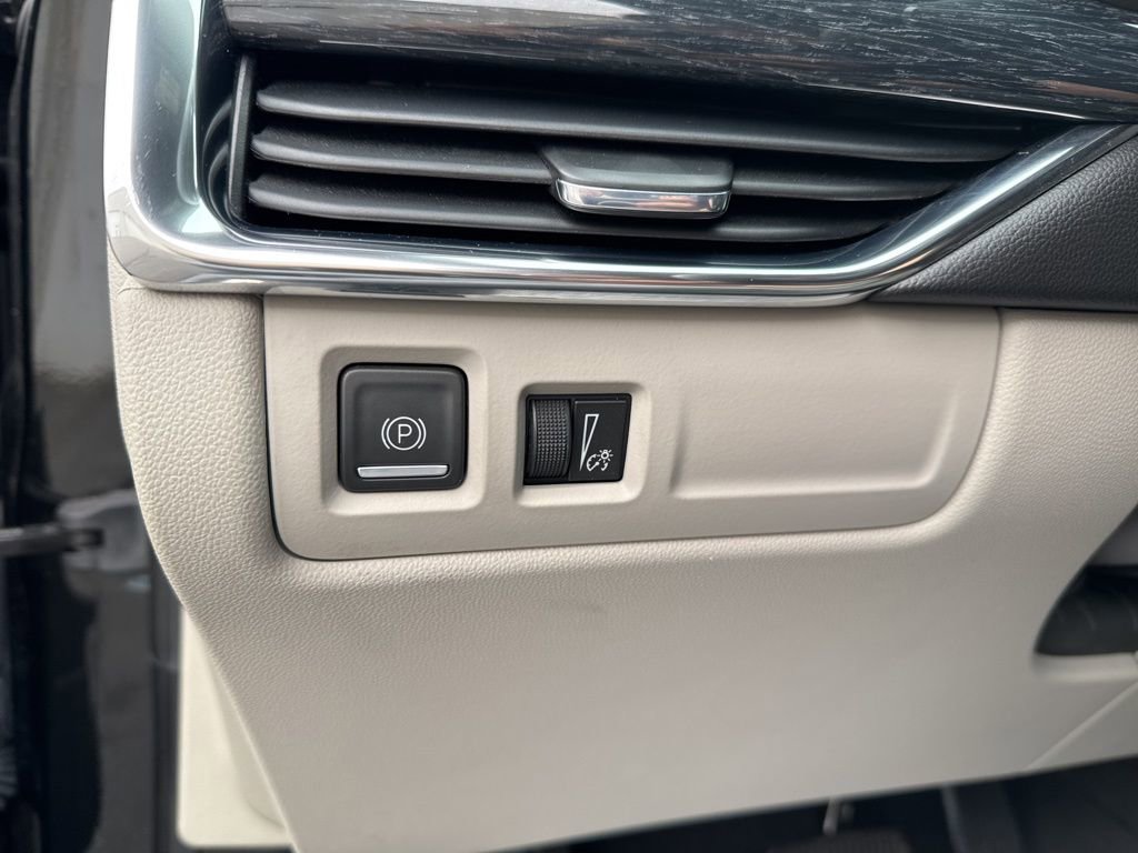 Used 2023 Cadillac XT4 Premium Luxury w/ Cold Weather Package FWD image 18