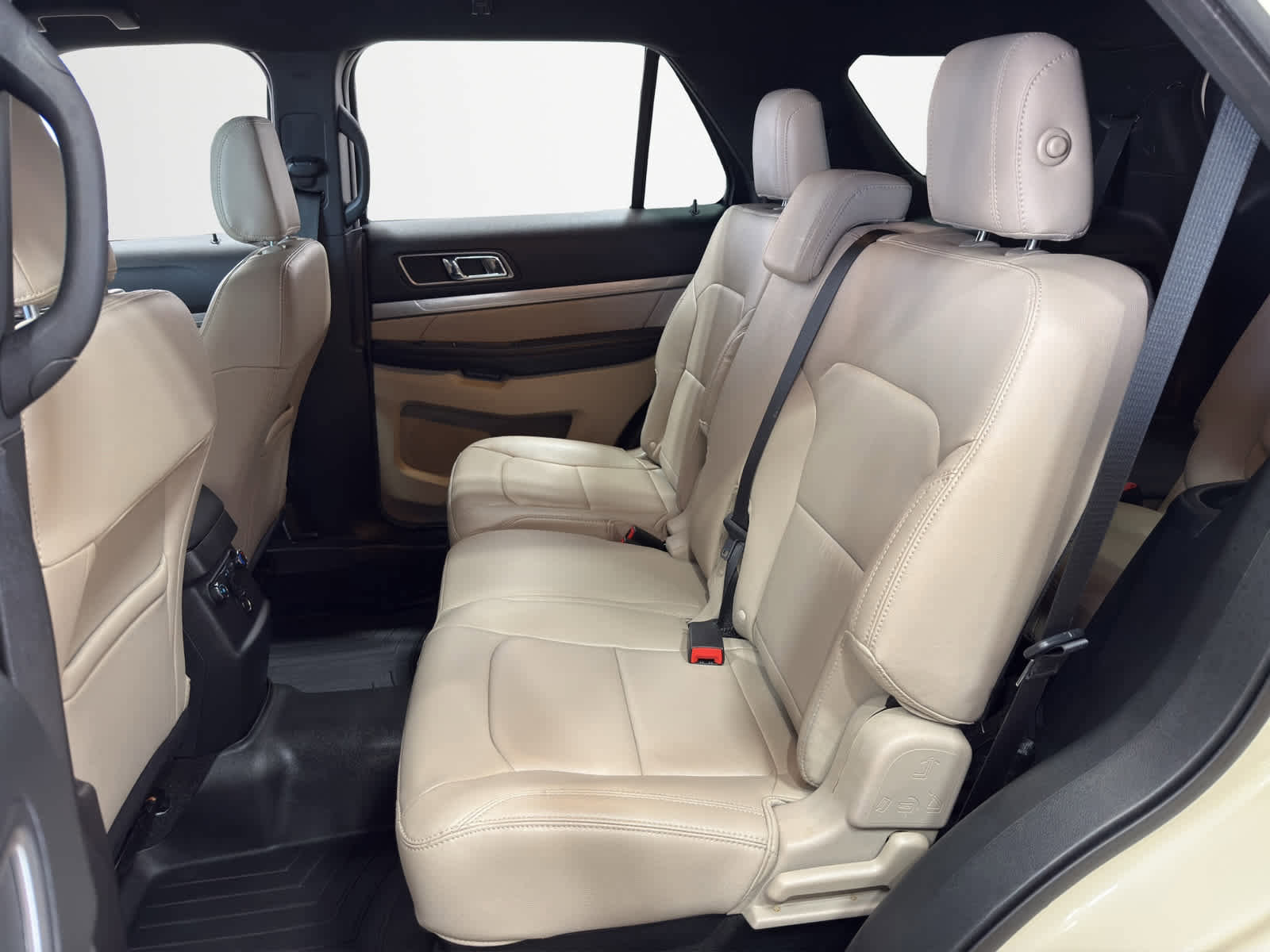 Used 2018 Ford Explorer XLT w/ Equipment Group 202A image 21