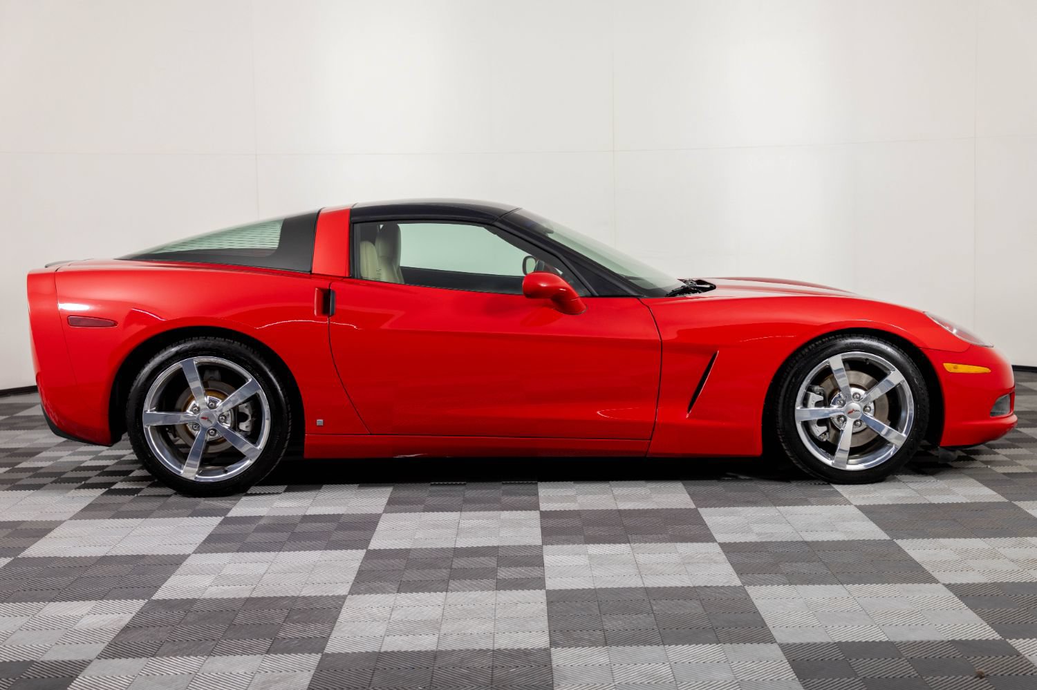 Used 2008 Chevrolet Corvette Coupe w/ Preferred Equipment Group RWD image 9