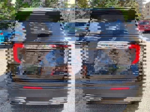 Used 2021 Ford Explorer XLT w/ Equipment Group 202A image 5