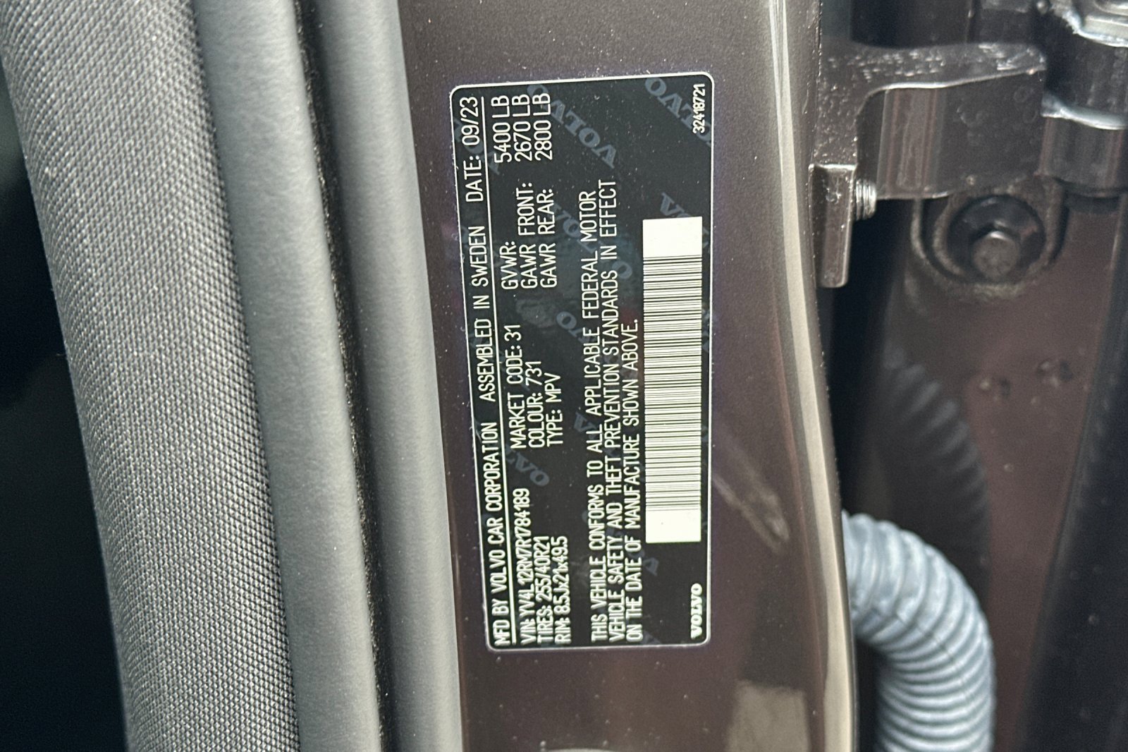 Certified 2024 Volvo XC60 B5 Ultimate w/ Protection Package Premier image 29