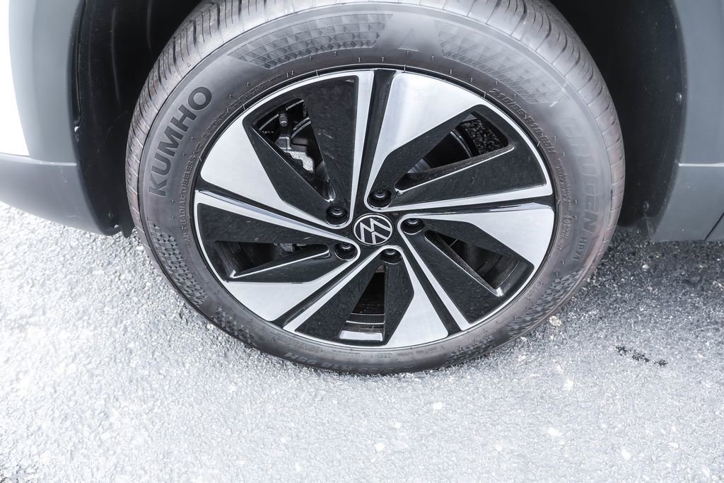 Used 2025 Volkswagen Taos SE image 15