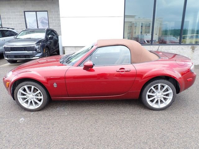 Used 2006 MAZDA MX-5 Miata Grand Touring w/ Premium Pkg RWD image 2
