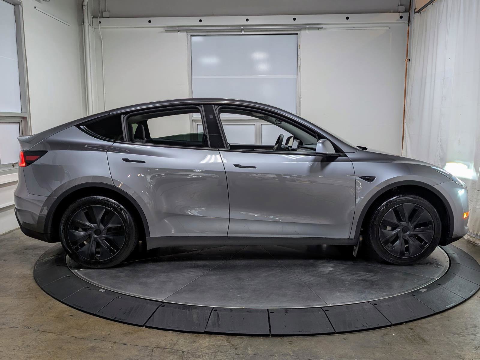 Used 2024 Tesla Model Y Long Range image 10