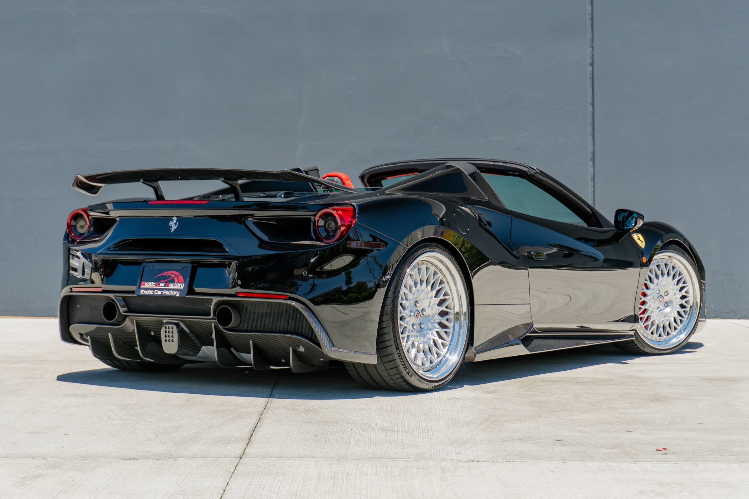 Used 2018 Ferrari 488 Spider RWD image 8