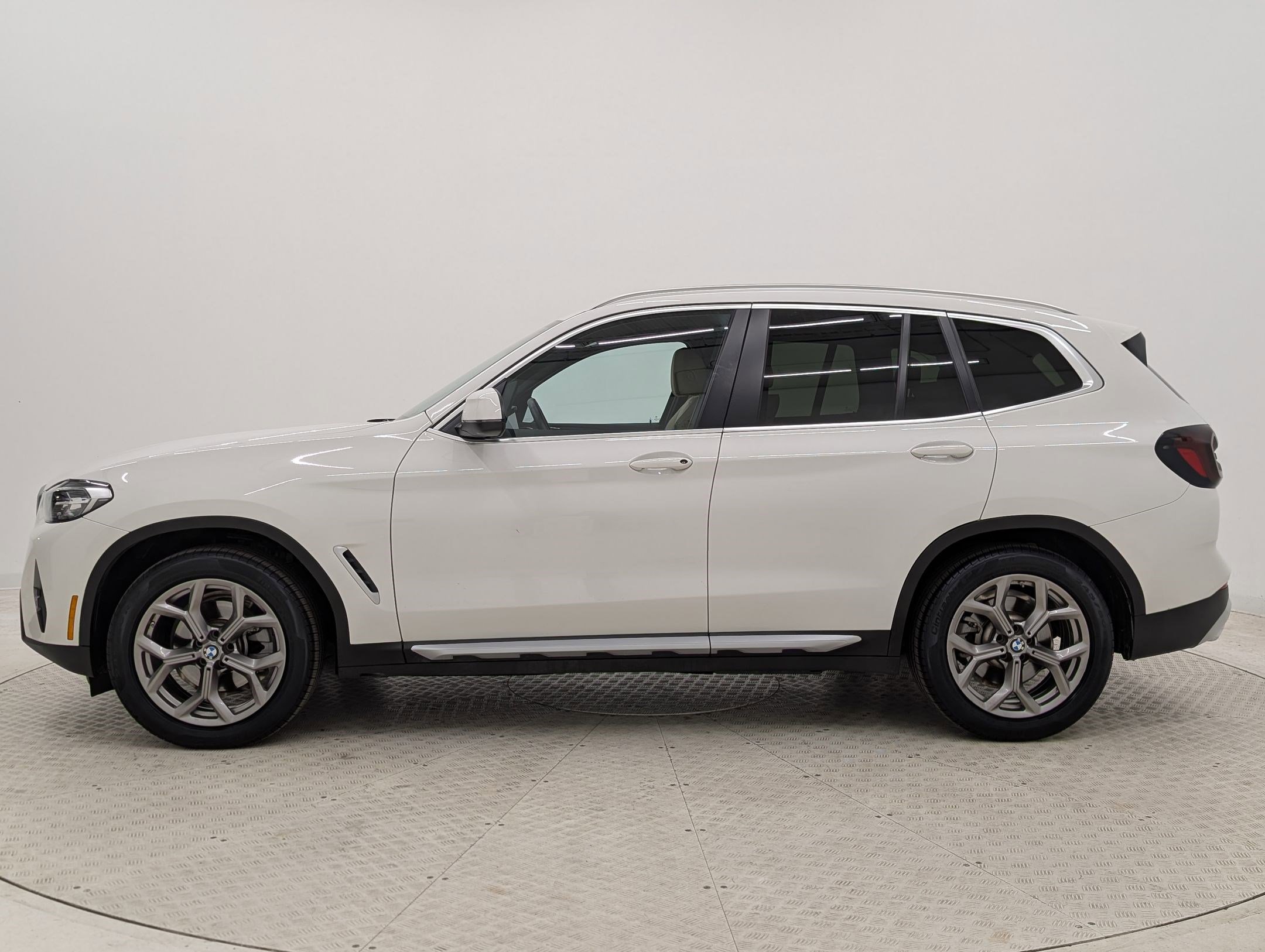 Certified 2022 BMW X3 xDrive30i w/ Premium Package 2 (ZPA) image 2