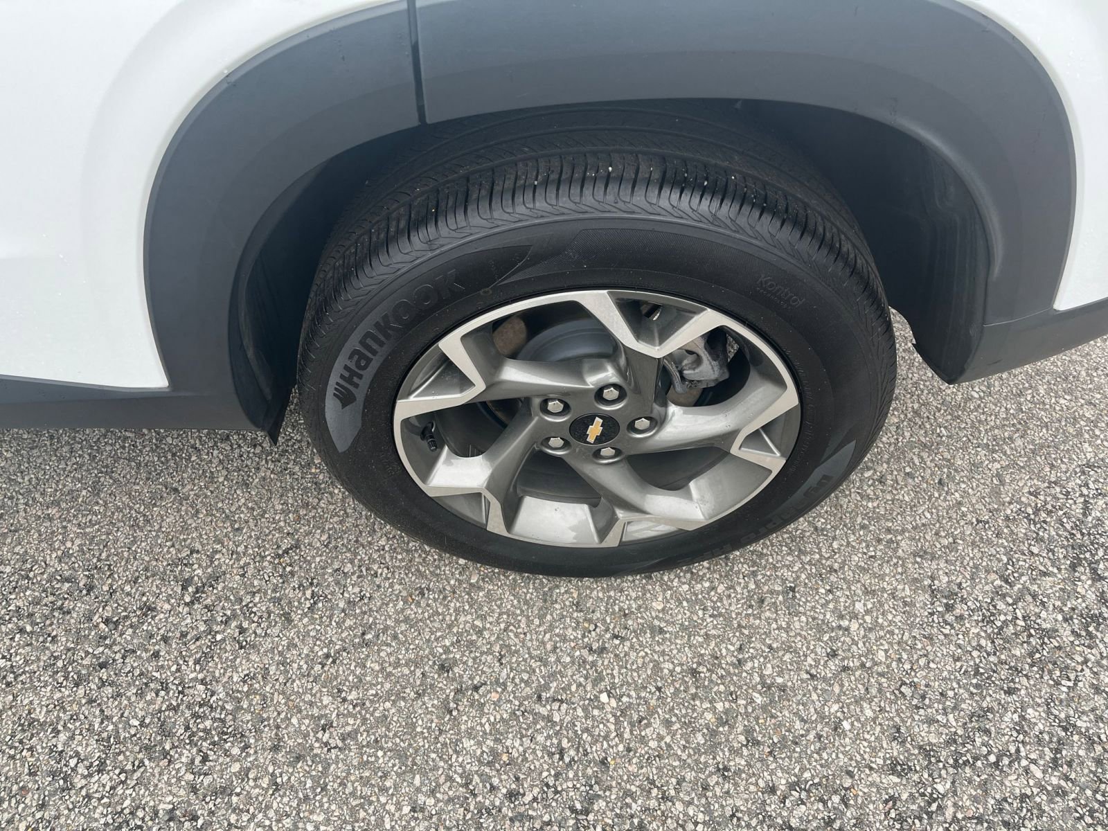 Used 2025 Chevrolet Trax LT FWD image 29