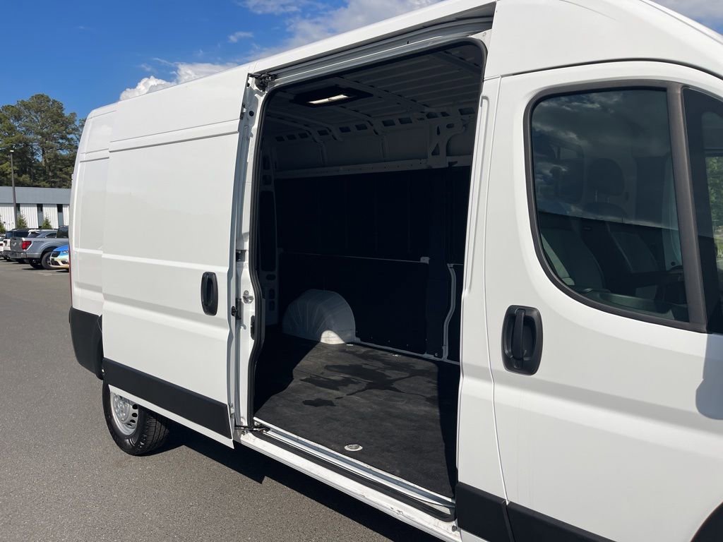 Used 2025 RAM ProMaster 2500 w/ Convenience Group image 17