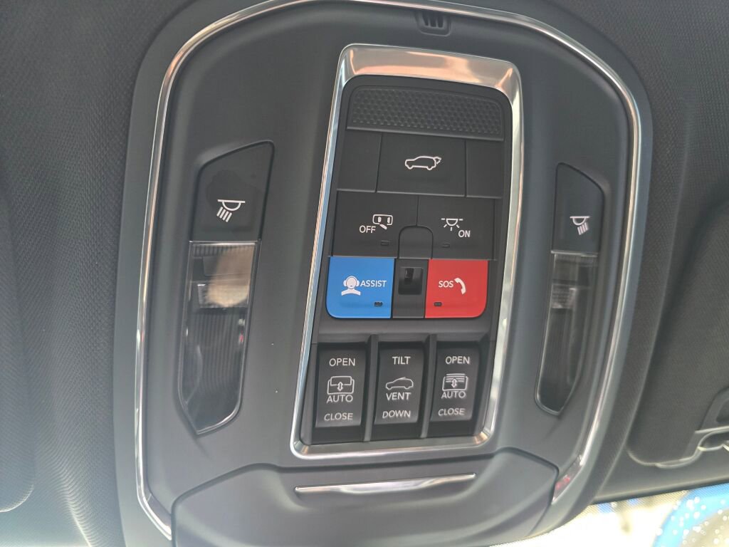 Used 2024 Jeep Grand Cherokee L Limited w/ Luxury Tech Group II image 30