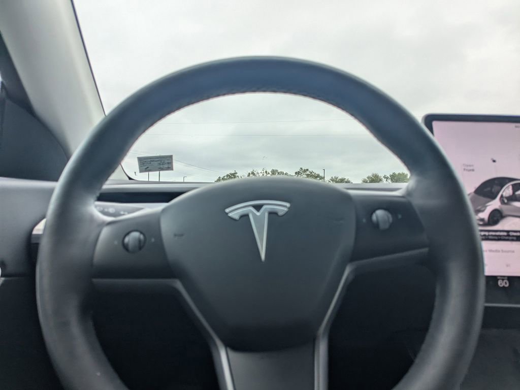 Used 2022 Tesla Model Y Long Range AWD/4WD image 20