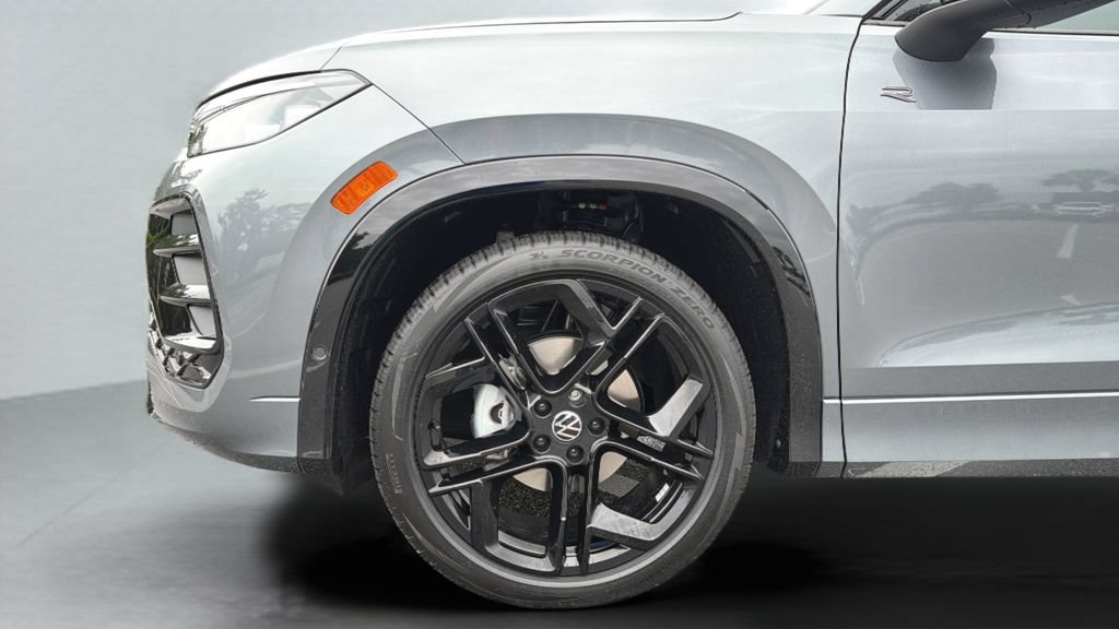 New 2026 Volkswagen Tiguan SE R-Line FWD image 34
