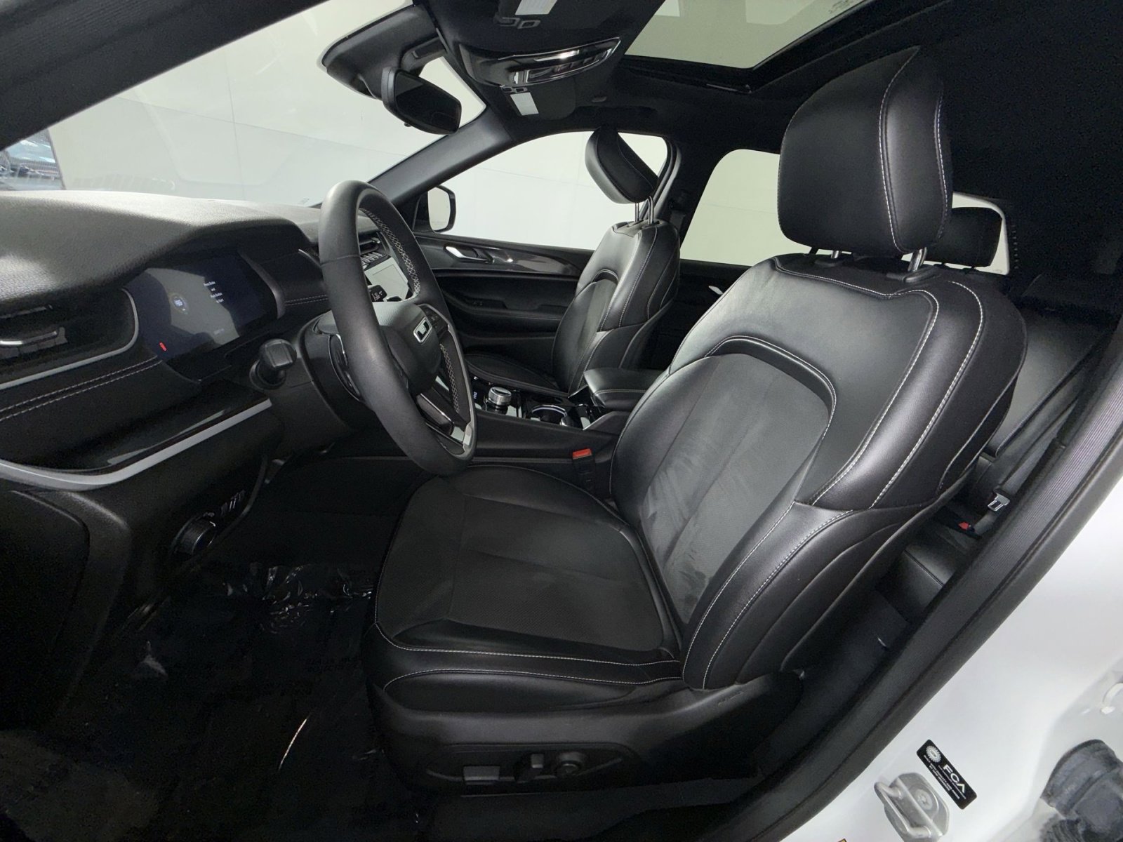 Used 2023 Jeep Grand Cherokee Altitude image 13