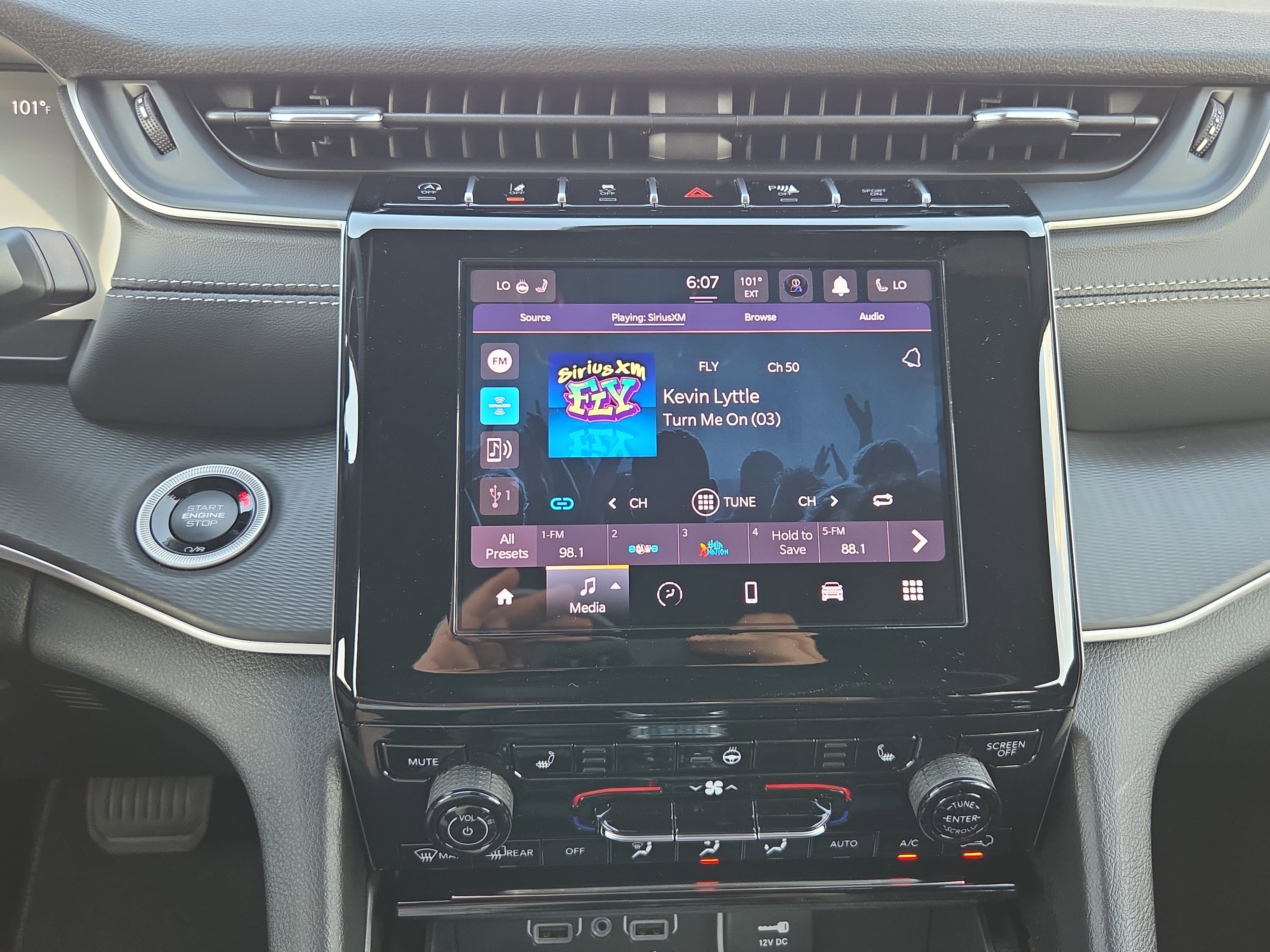 New 2025 Jeep Grand Cherokee L Altitude image 11