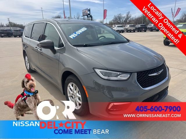 Used 2023 Chrysler Pacifica Touring-L image 7