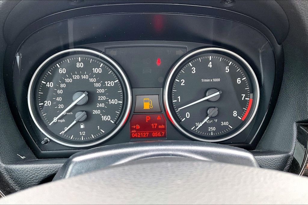 Used 2011 BMW 335i Convertible image 27