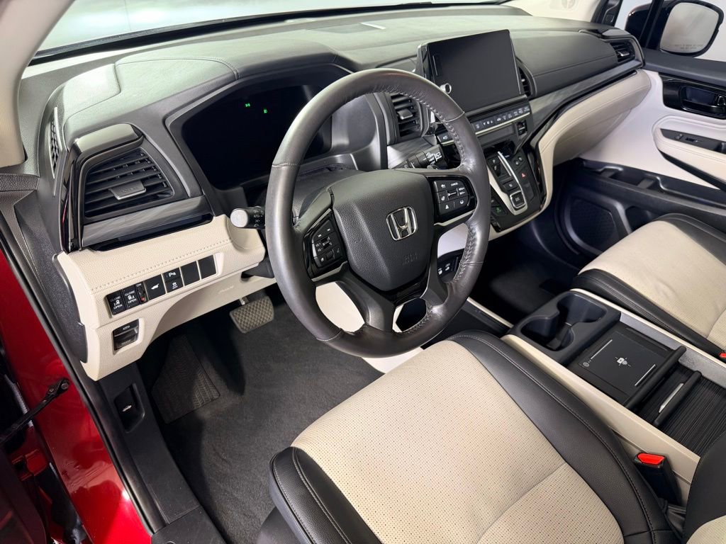 Used 2025 Honda Odyssey Elite image 32