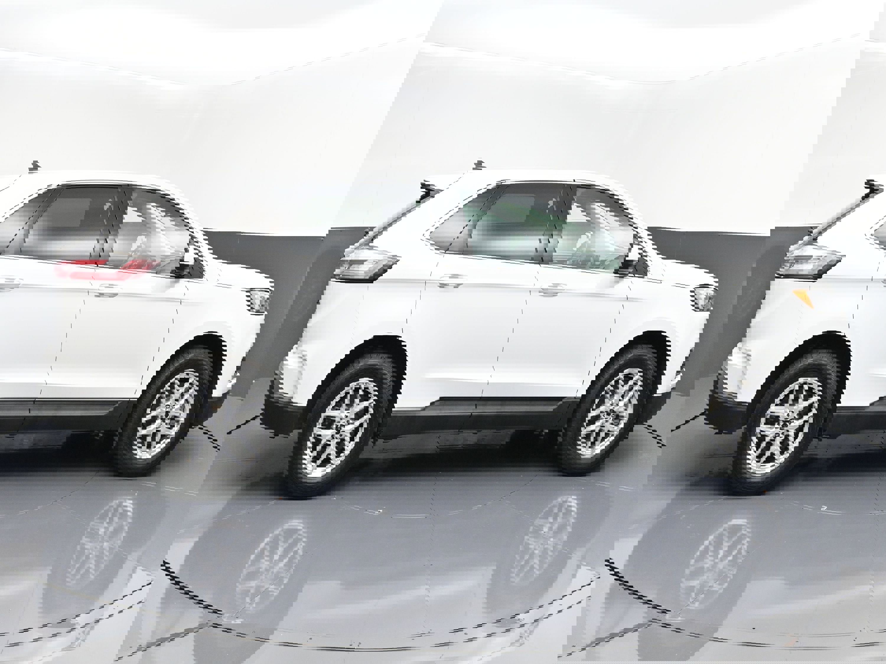 Used 2023 Ford Edge SEL image 8