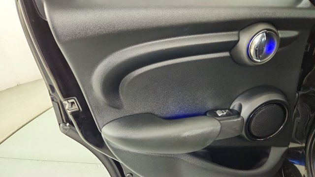 Used 2020 MINI Cooper 4-Door Hardtop FWD image 23