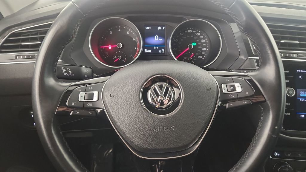 Used 2018 Volkswagen Tiguan SEL image 12
