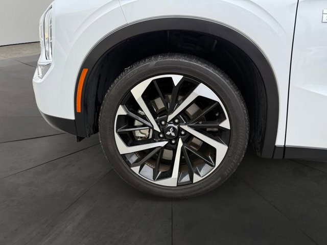 Used 2024 Mitsubishi Outlander SE image 9