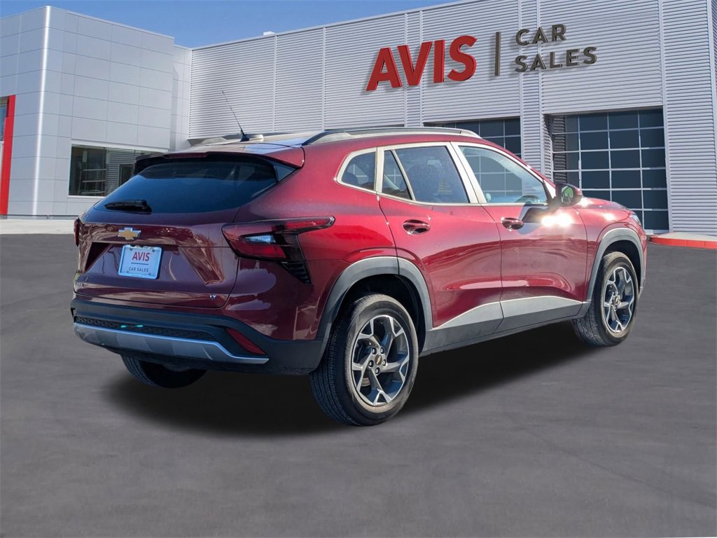 Used 2025 Chevrolet Trax LT w/ LT Convenience Package image 5