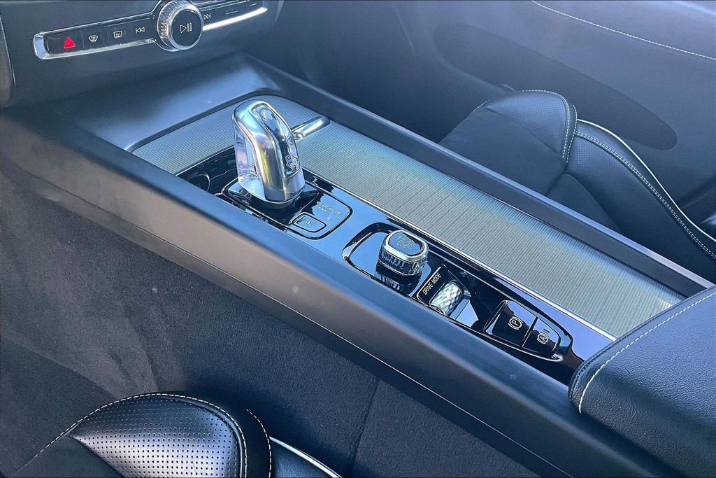 Used 2019 Volvo XC60 T8 R-Design w/ Advanced Package image 18