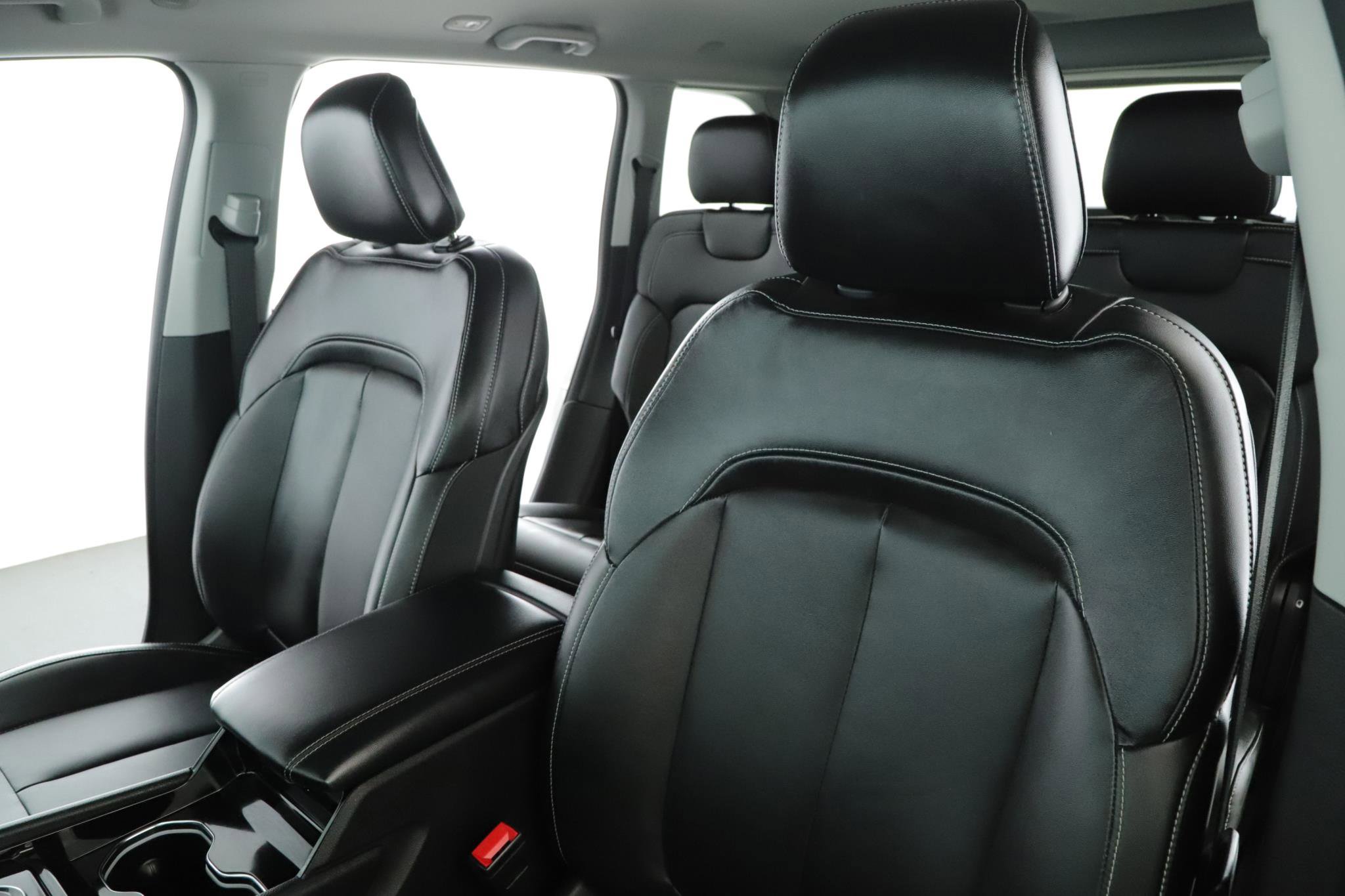 Used 2023 Jeep Grand Cherokee Limited w/ Trailer Tow Prep Group (B) image 4