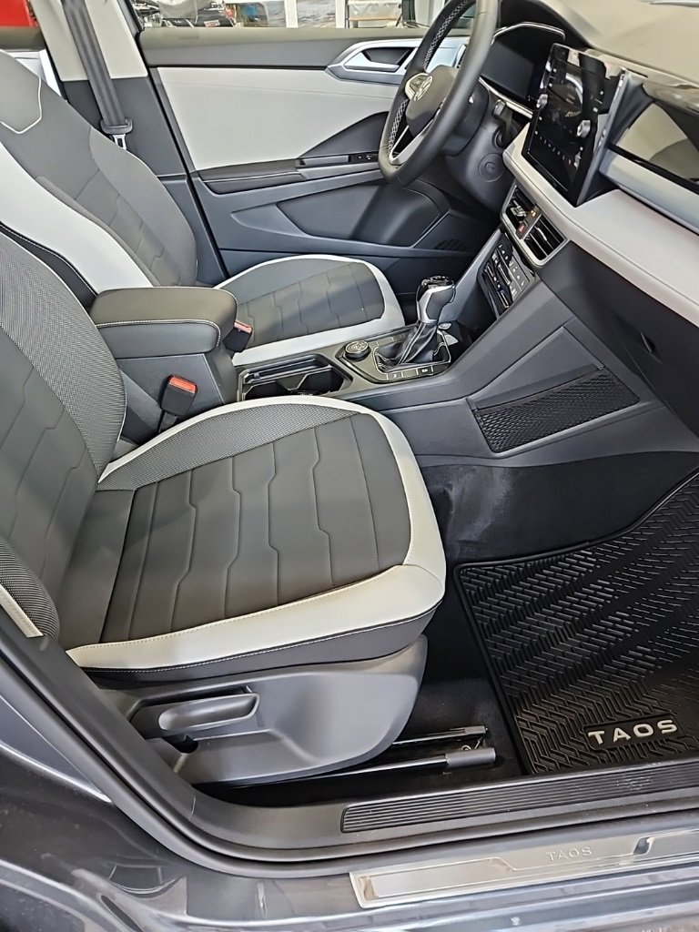 New 2026 Volkswagen Taos SE image 13