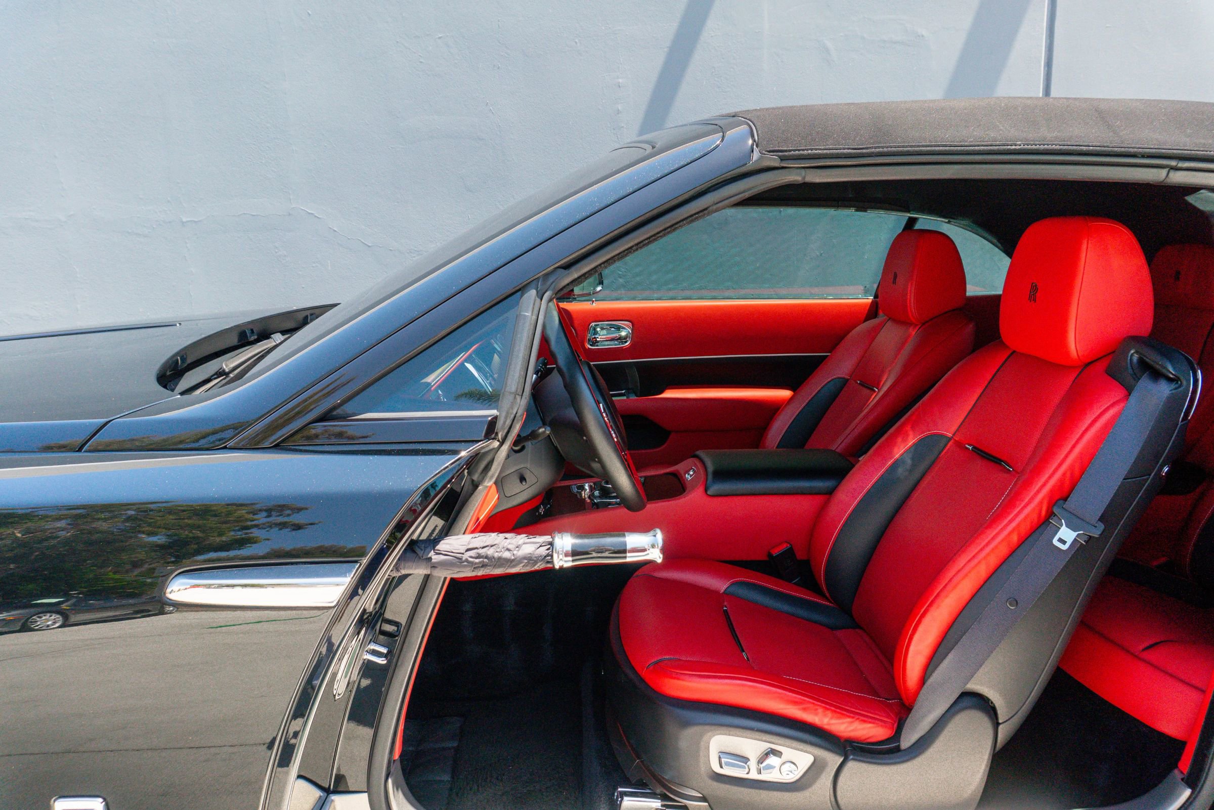 Used 2019 Rolls-Royce Dawn RWD image 60