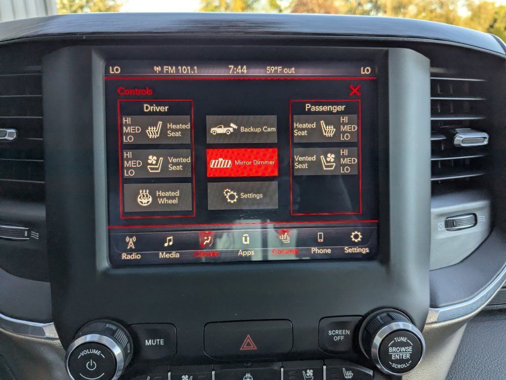 Used 2019 RAM 1500 Laramie AWD/4WD image 23