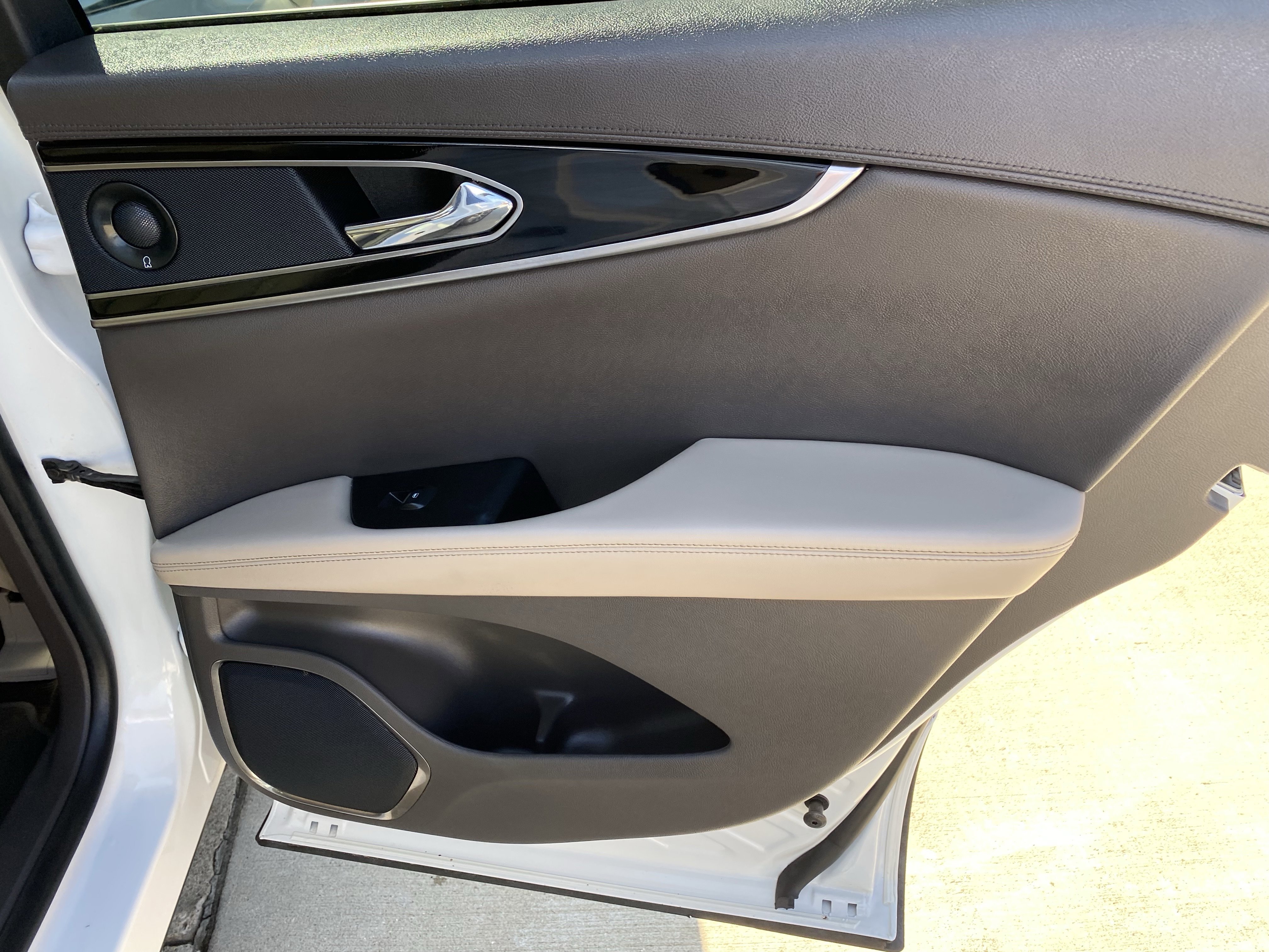 Used 2021 Lincoln Nautilus Reserve w/ Equipment Group 201A image 12