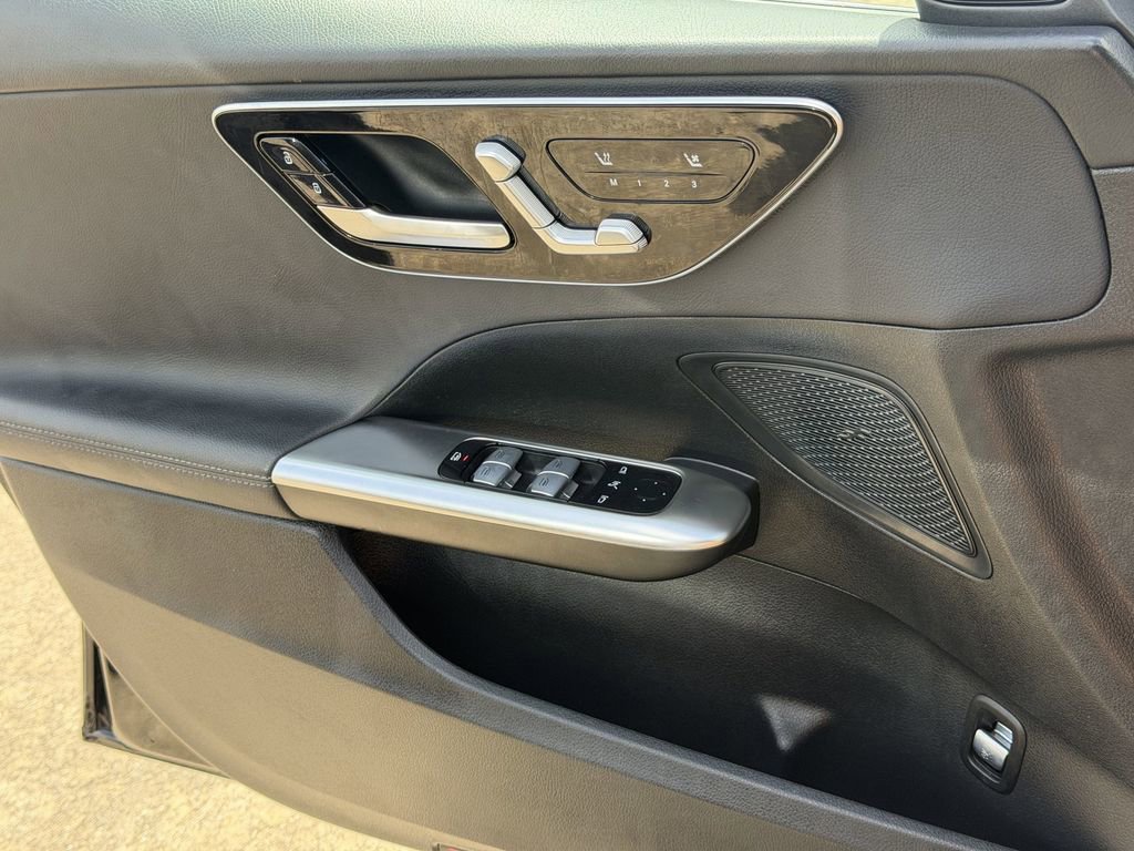 Used 2025 Mercedes-Benz C 300 Sedan image 25