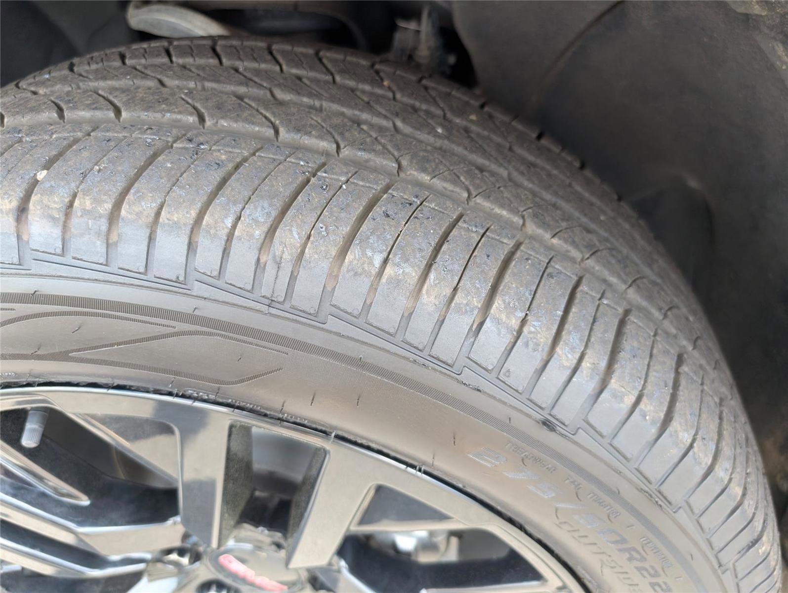 Used 2023 GMC Yukon SLT RWD image 9