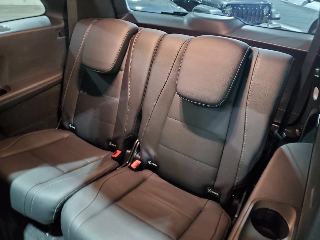 Used 2024 Mercedes-Benz GLS 450 4MATIC image 28