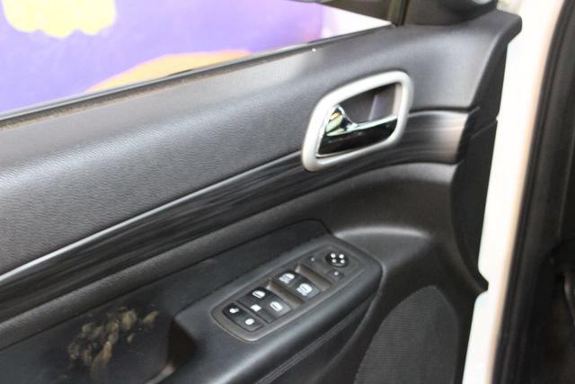 Used 2021 Jeep Grand Cherokee Altitude AWD/4WD image 13