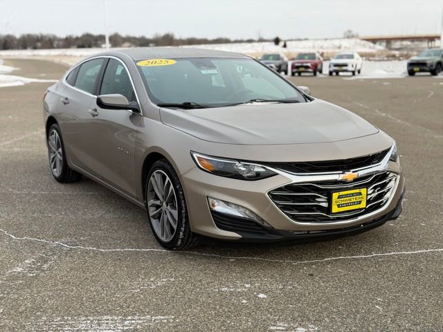 Used 2025 Chevrolet Malibu LT image 3