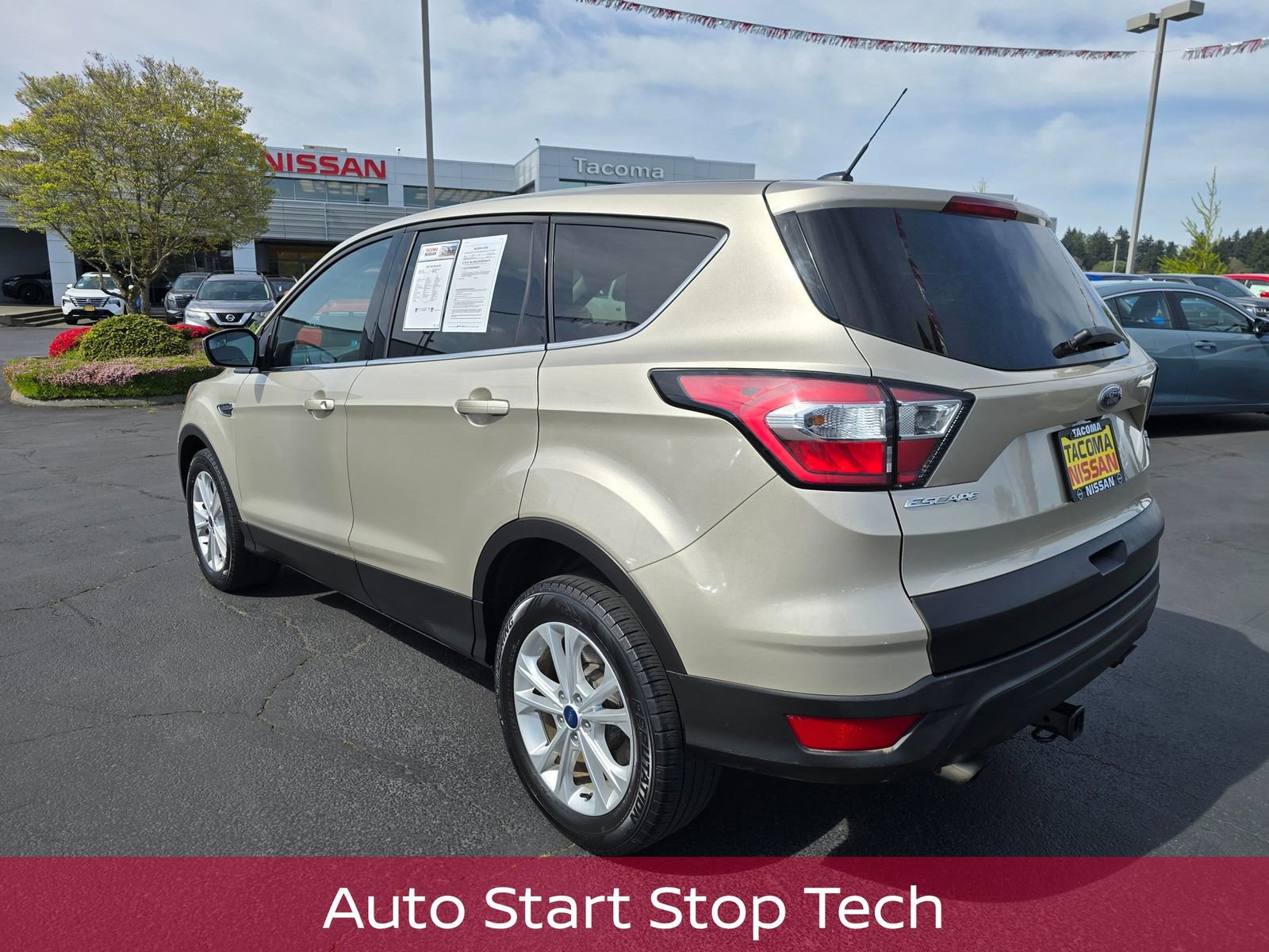 Used 2017 Ford Escape SE AWD/4WD image 3
