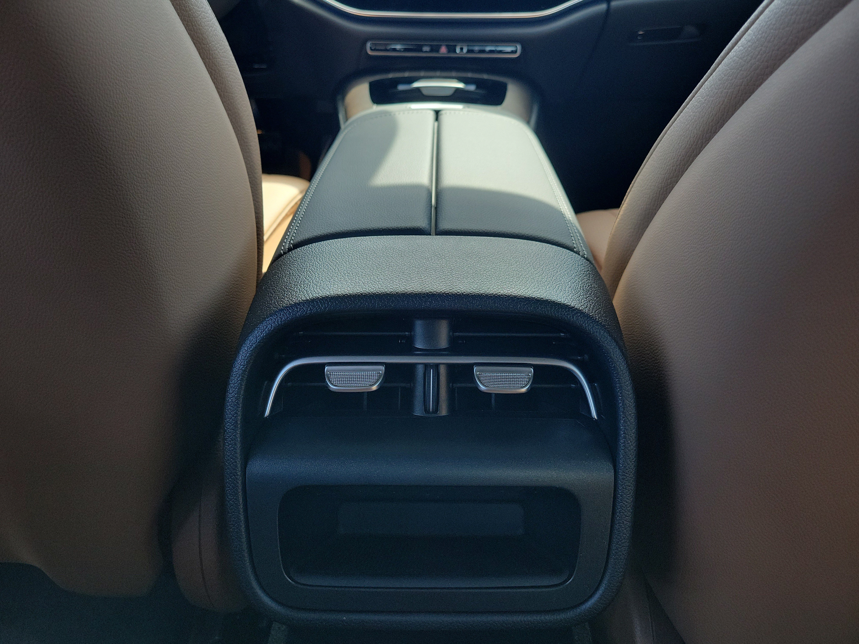 New 2027 Mercedes-Benz E 450 4MATIC Sedan image 11