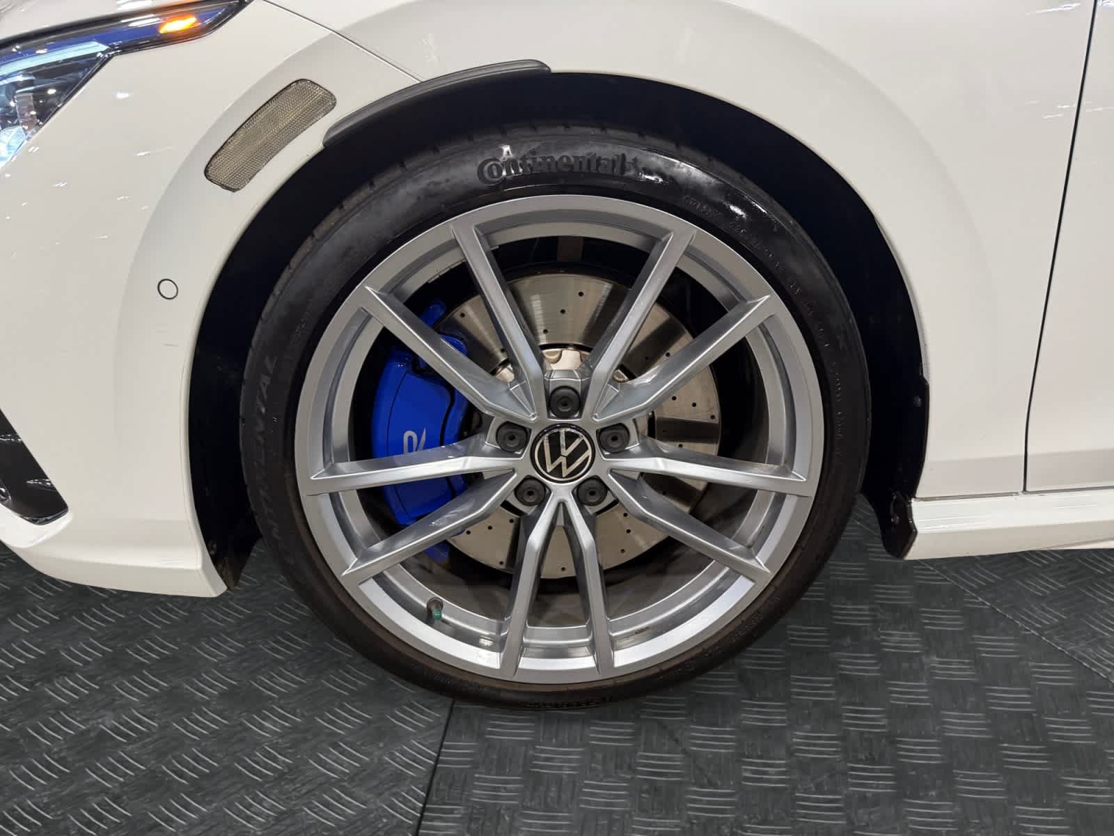 Used 2024 Volkswagen Golf R AWD/4WD image 14